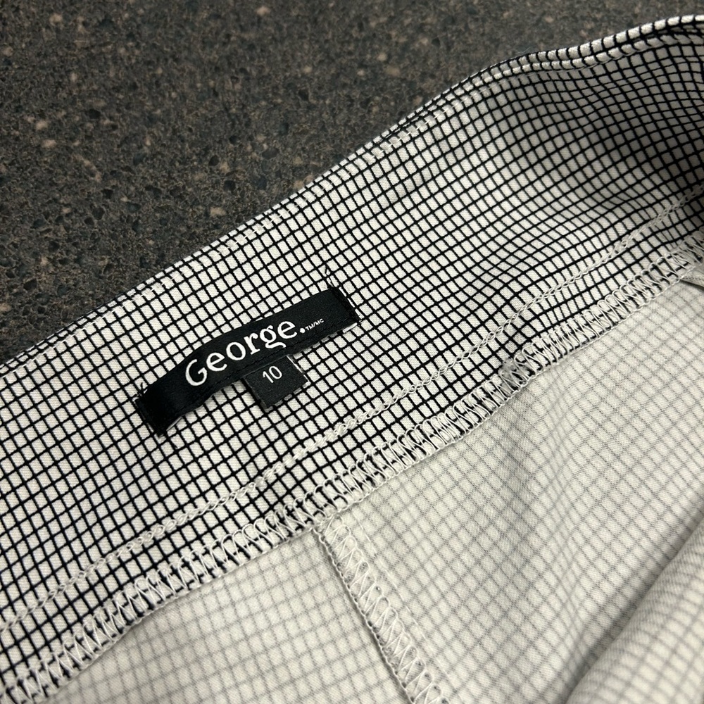 Capris - Picture 2 of 3